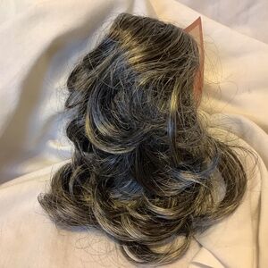 Toni Pony dark gray hair extension with hair clip